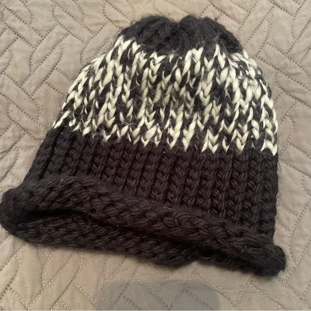 Handmade Crochet Chunky Knit Black and White Beanie Hat NWOT